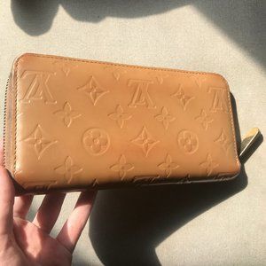 Louis Vuitton Tan Monogram Vernis Zippy Wallet
